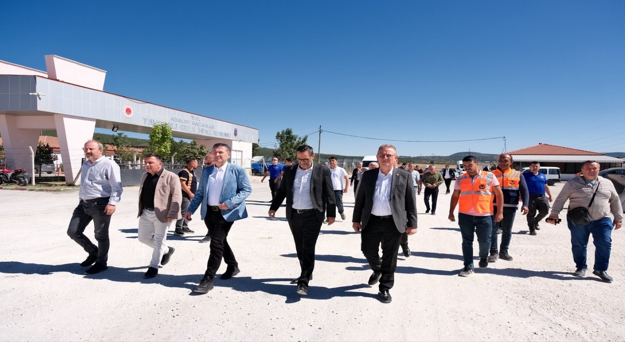 Tavşanlı T Tipi Cezaevinin yoluna bakım