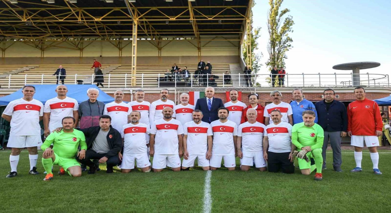 TBMM Başkanı Kurtulmuş, Türkiye ve Macaristan parlamenterleri arasındaki dostluk maçını izledi