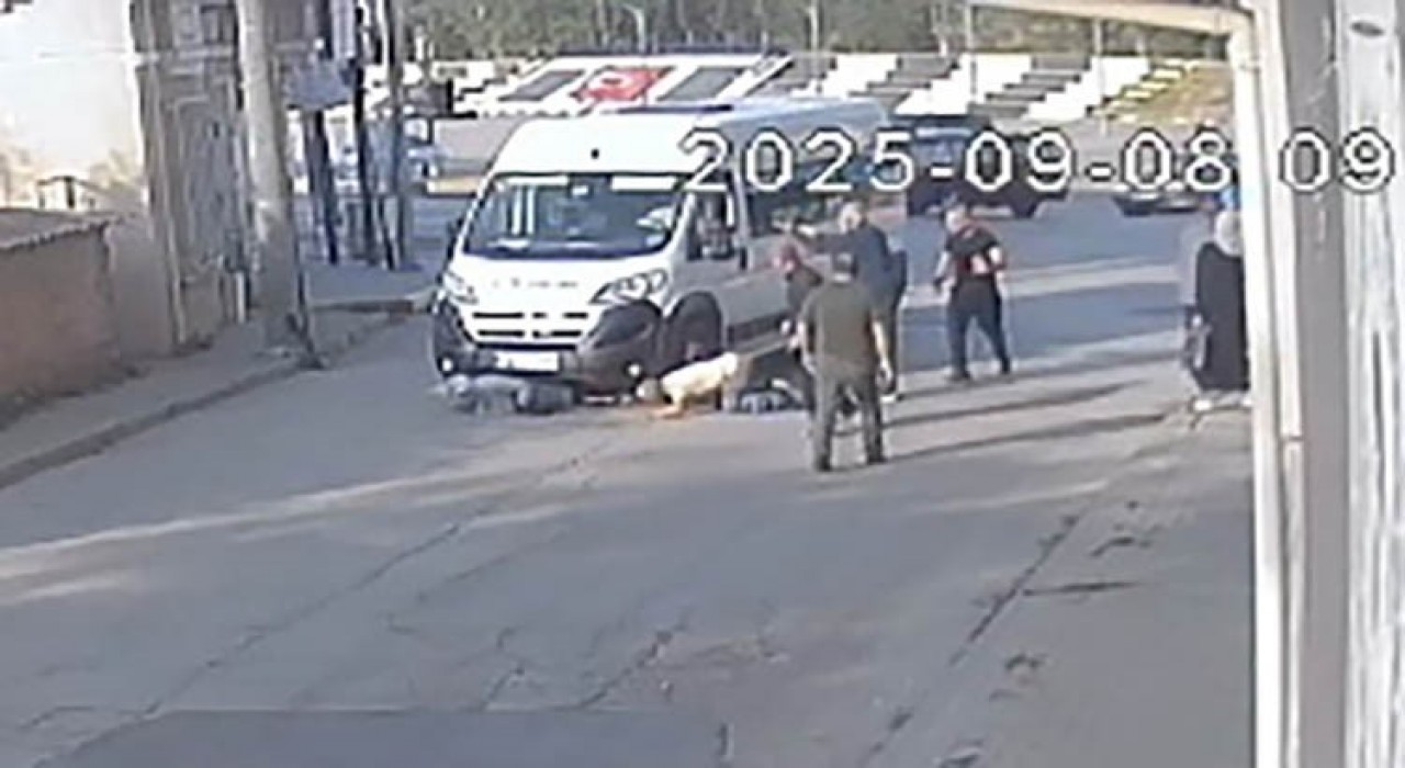 Tekirdağda okul yolunda feci kaza: Anne ve oğlu işçi servisinin altında kaldı