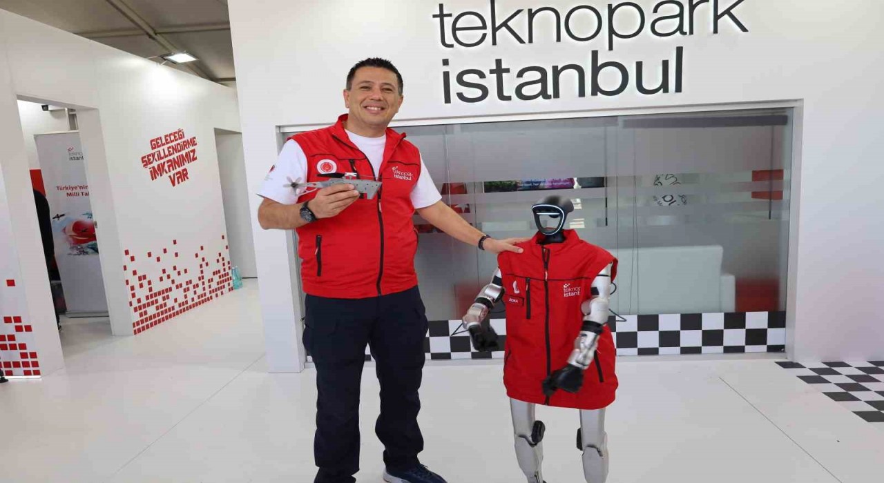 TEKNOFESTte robot köpek ve insansı robotlar ilgi odağı oldu