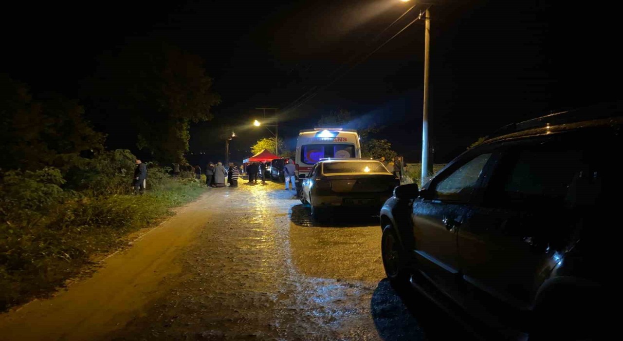 Telefon ve ayakkabısı Sakarya Nehri kenarında bulunan kayıp kadın için ekipler seferber oldu