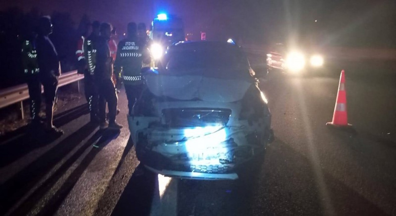 TEMde tıra çarpan otomobil hurdaya döndü: 1 yaralı