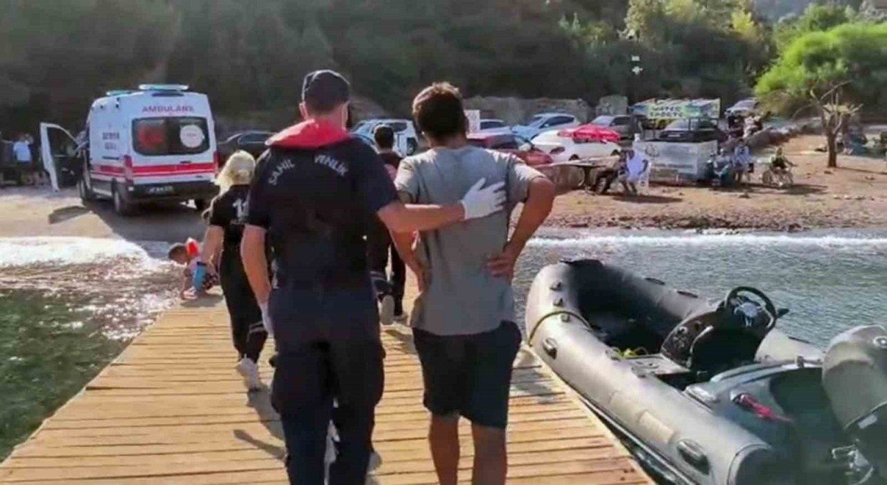 Ticari yatta rahatsızlanan vatandaşa Sahil Güvenlik tıbbi tahliye gerçekleştirdi