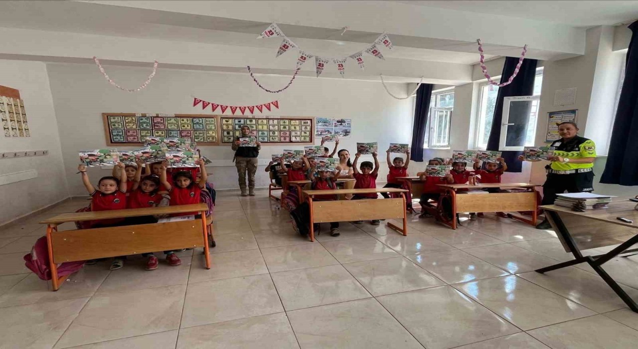 Tilloda jandarmadan öğrencilere güvenli yaşam eğitimi