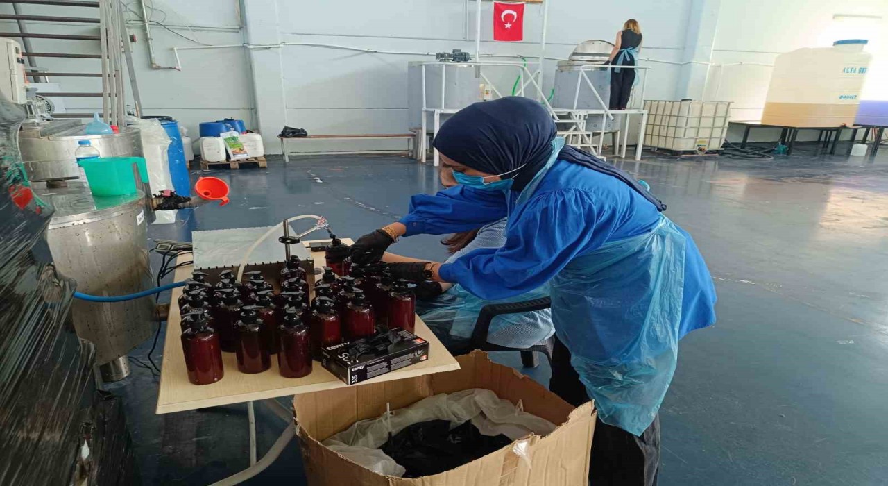 Tilloda kadınlar bir ilke imza attı: Temizlik malzemelerini kendileri üretiyor