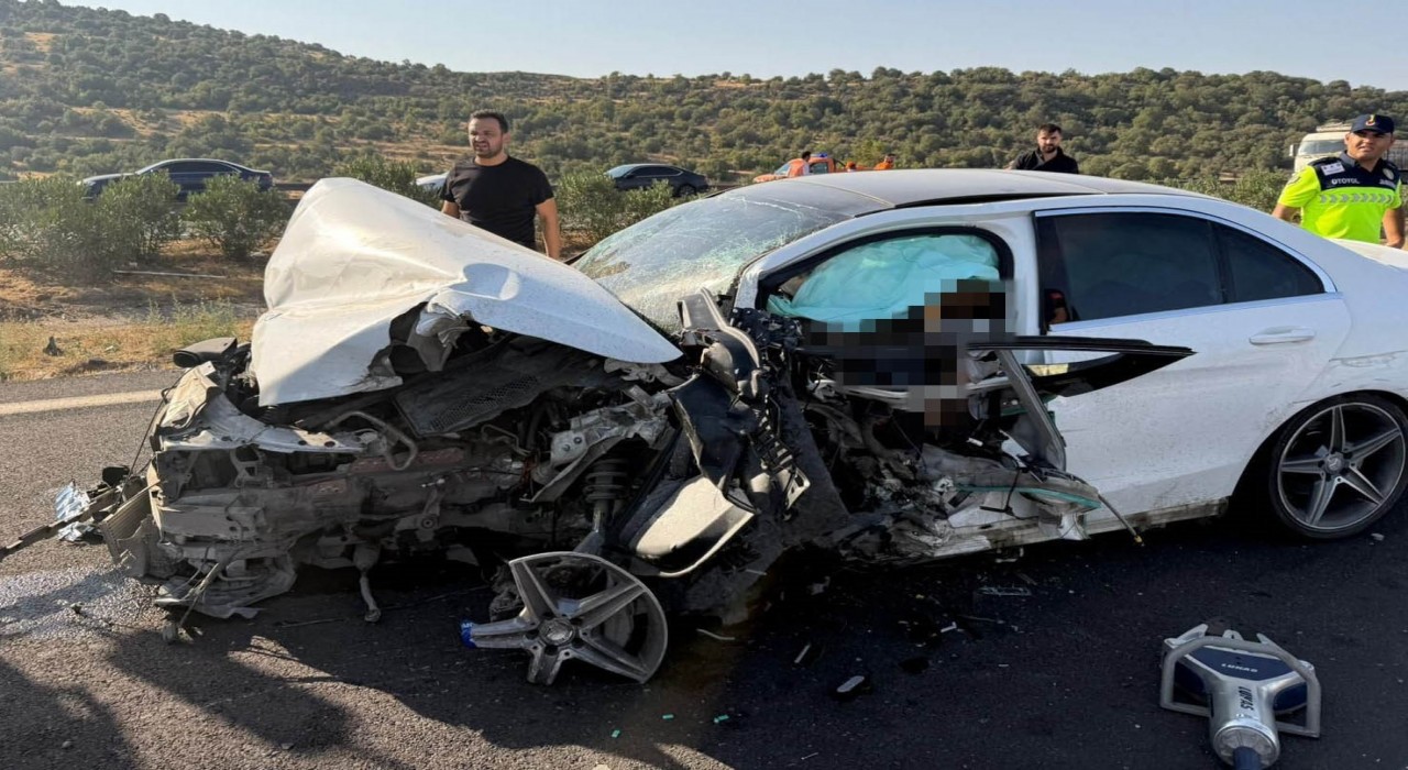 Tır ile çarpışan otomobilin sürücüsü genç avukat hayatını kaybetti