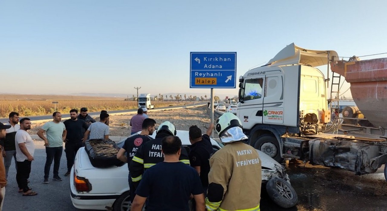 Tırla çarpışan otomobildeki 2 kişi yaralandı