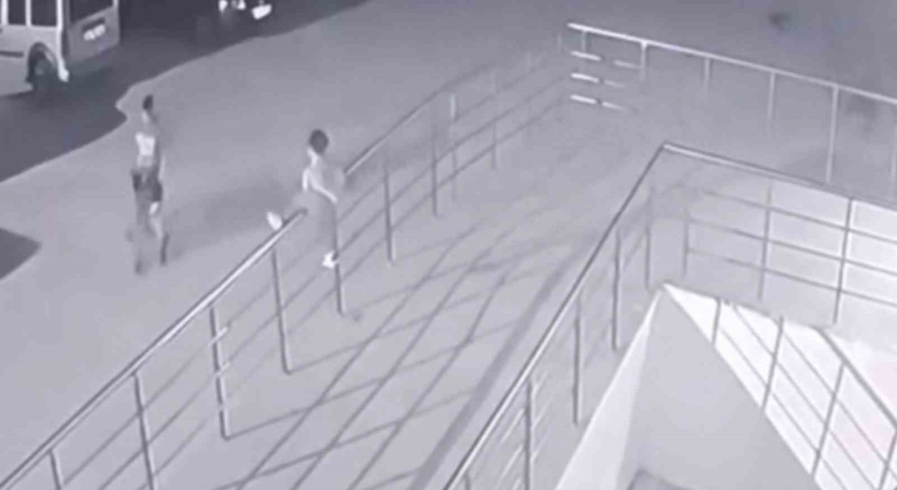 Tırmandığı demir korkuluklardan düşen çocuk ağır yaralandı