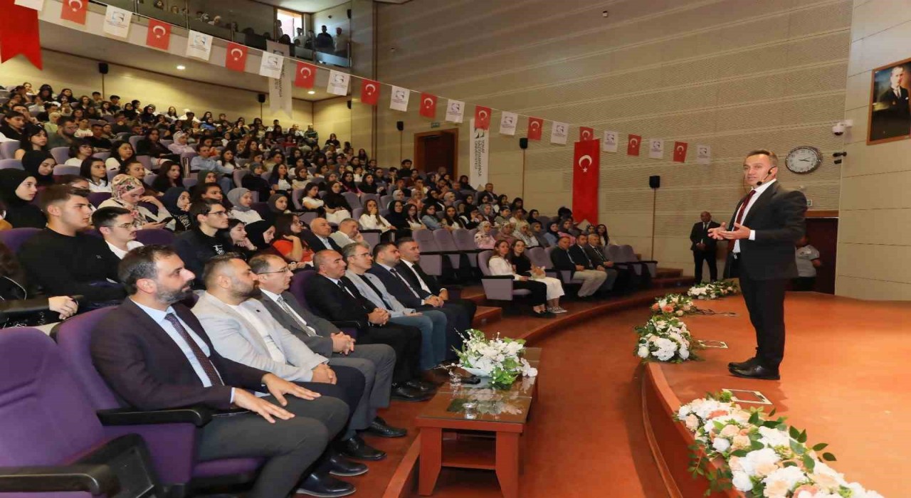 TOGÜde oryantasyon programında öğrencilere yol haritası