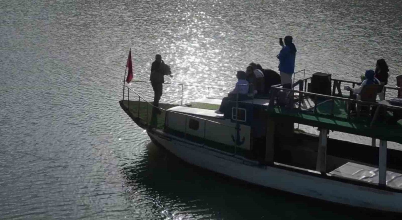 Tortum Gölünde Karadeniz ezgileri yankılandı
