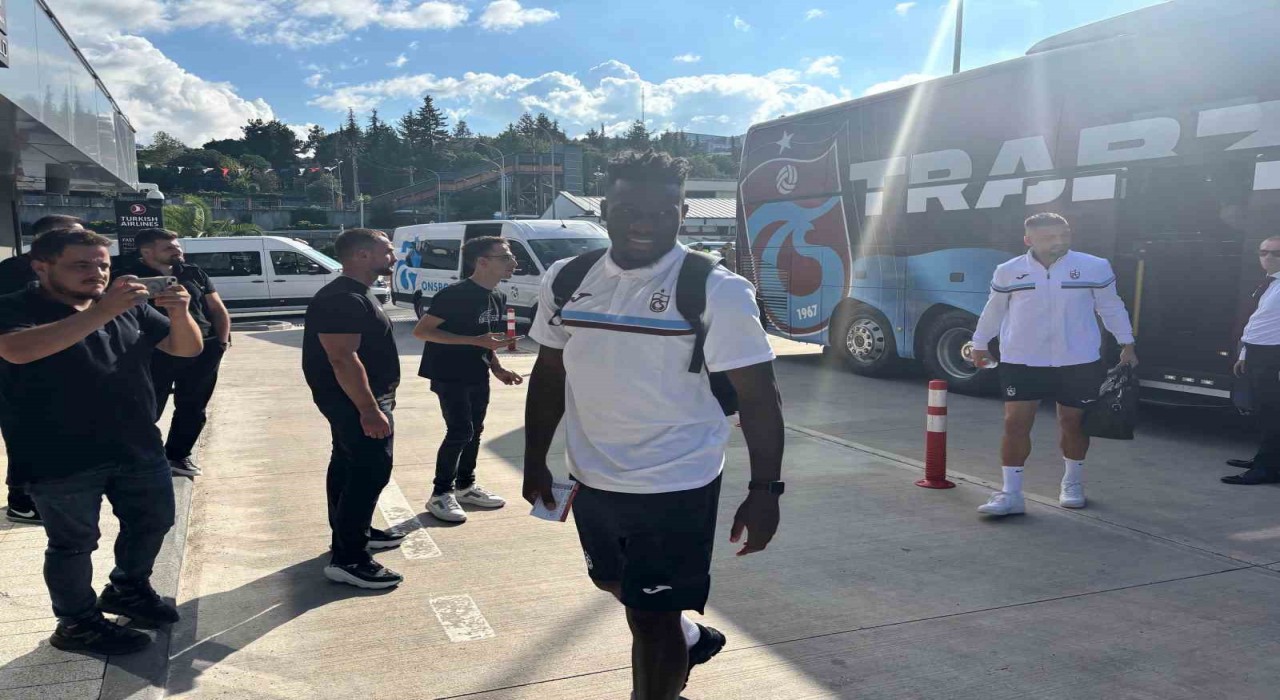 Trabzonspor, Fenerbahçe maçı için İstanbula gitti