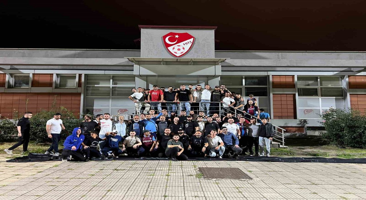 Trabzonspor taraftarları TFFye tepki gösterdi