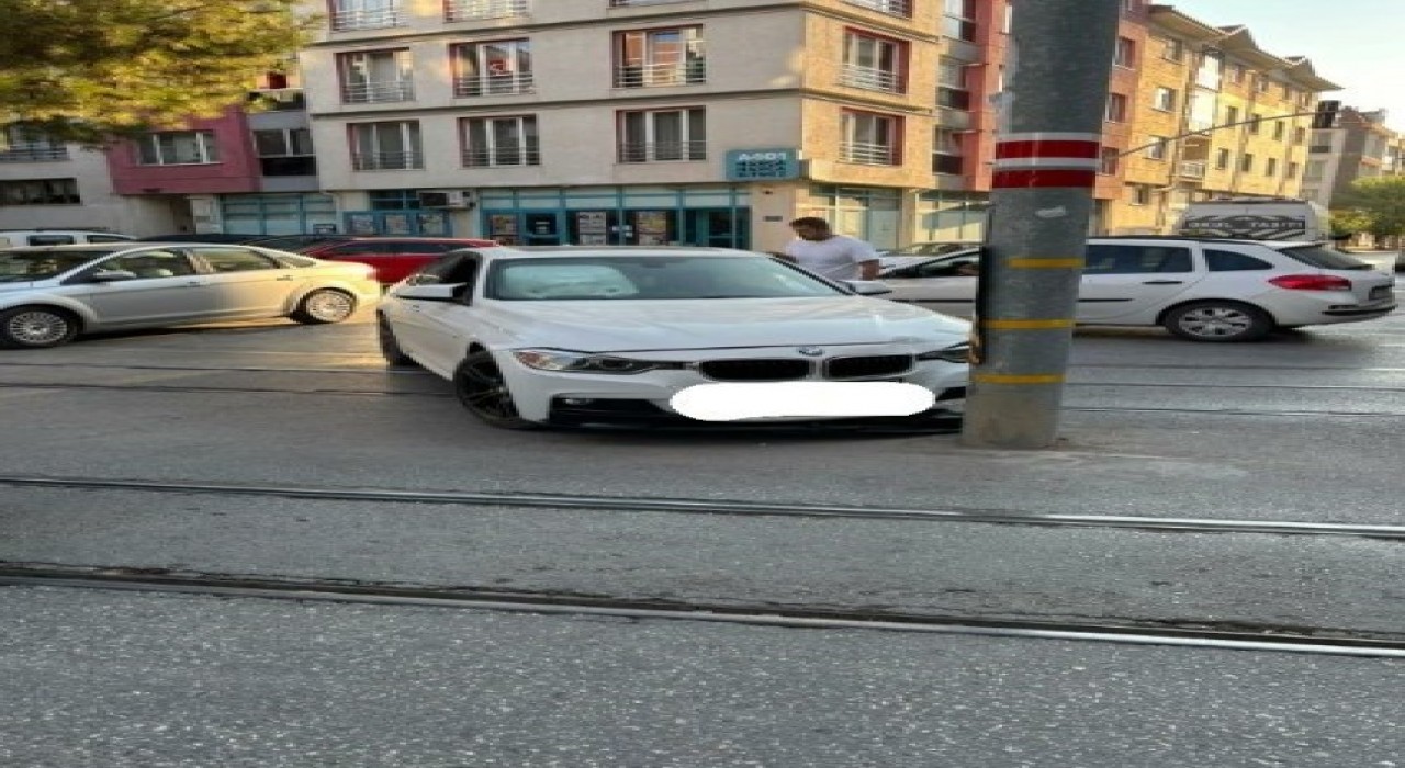 Trafik kazası tramvay seferlerini aksattı