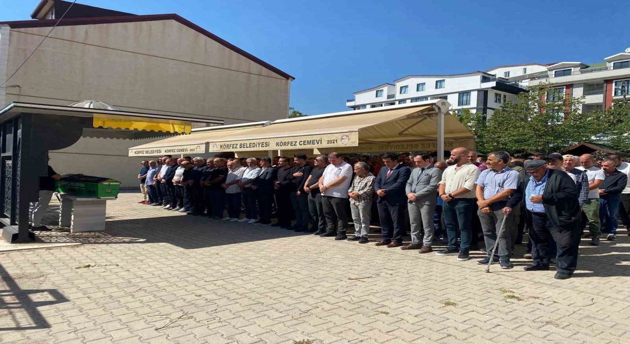 Trafik kazasında hayatını kaybeden 78 yaşındaki kadın son yolculuğuna uğurlandı