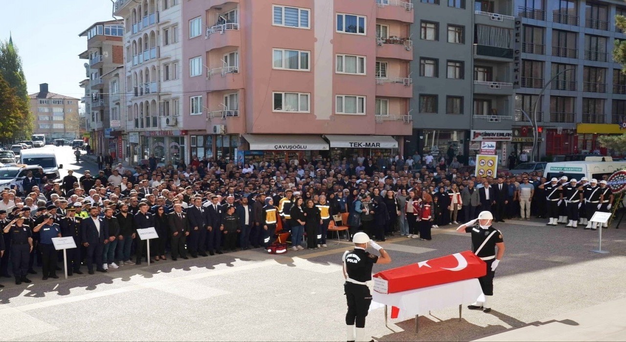 Trafik kazasında hayatını kaybeden polis memuru için Kütahyada cenaze töreni düzenlendi