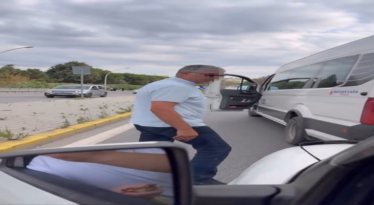 Trafikte servis şoföründen sürücüye tehdit: Nefesini keserim