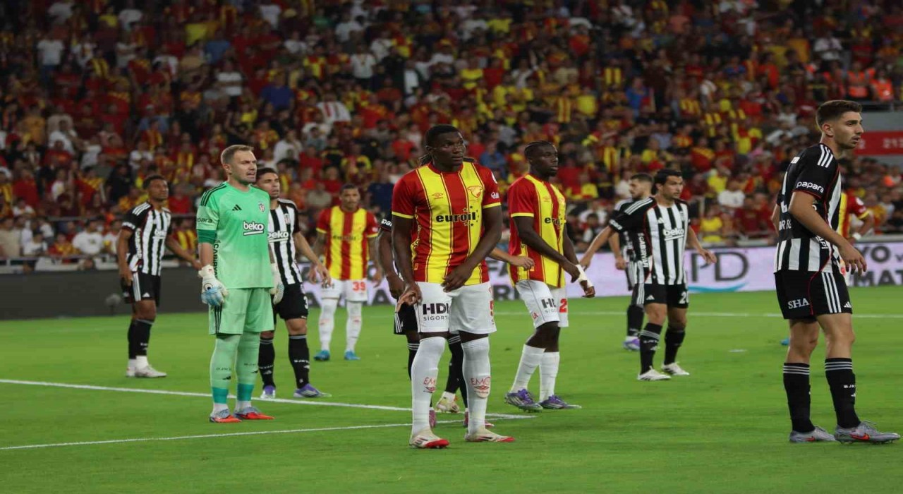 Trendyol Süper Lig: Göztepe: 0 - Beşiktaş: 2 (Maç devam ediyor)