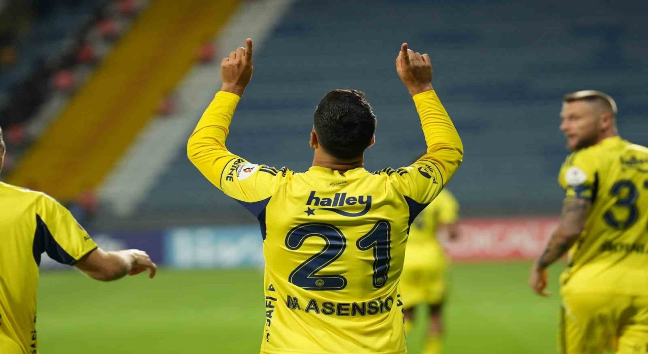 Trendyol Süper Lig: Kasımpaşa: 0 - Fenerbahçe: 1 (Maç devam ediyor)