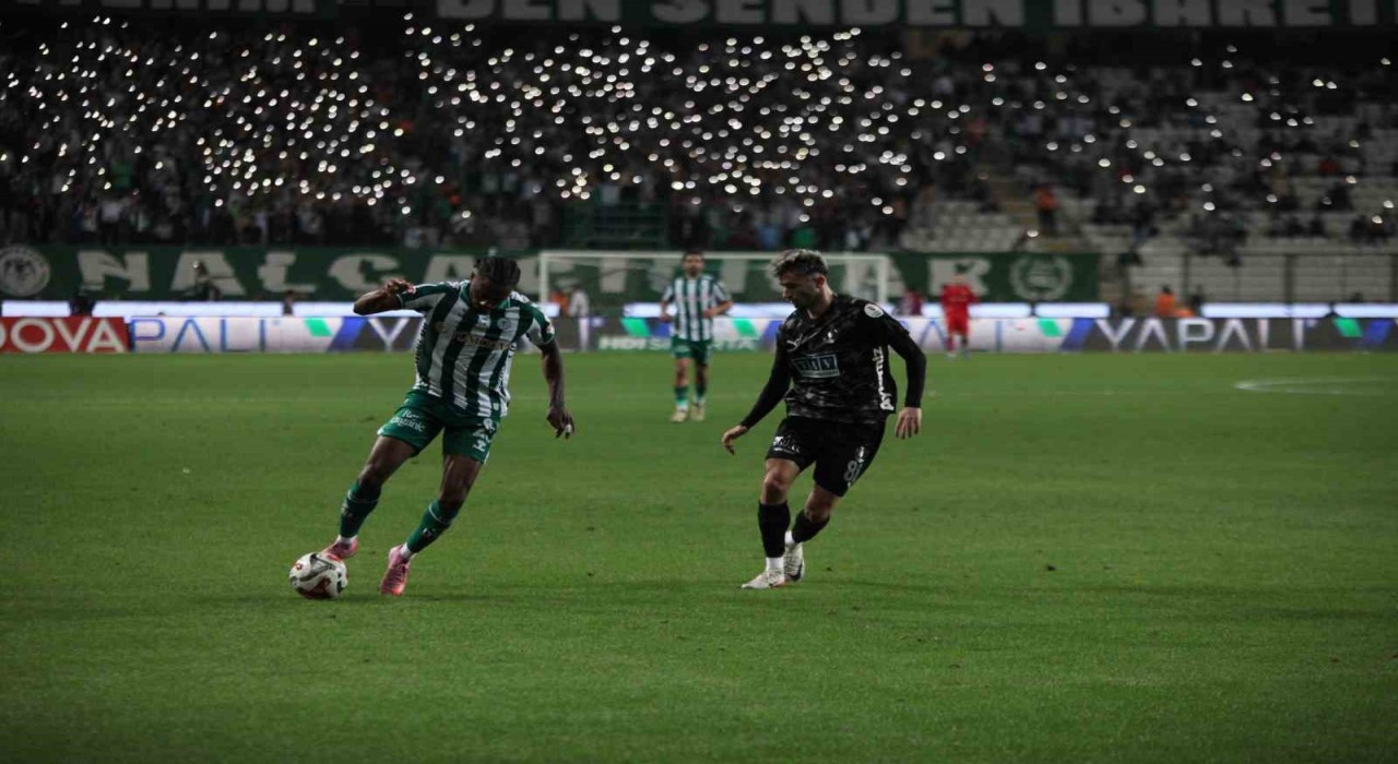 Trendyol Süper Lig: Konyaspor: 0 - Corendon Alanyaspor: 1 (İlk yarı)