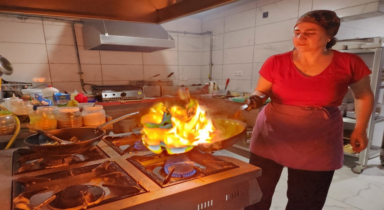 Tuncelide kadınların kurduğu sofrada hem gelenek hem de sağlık var