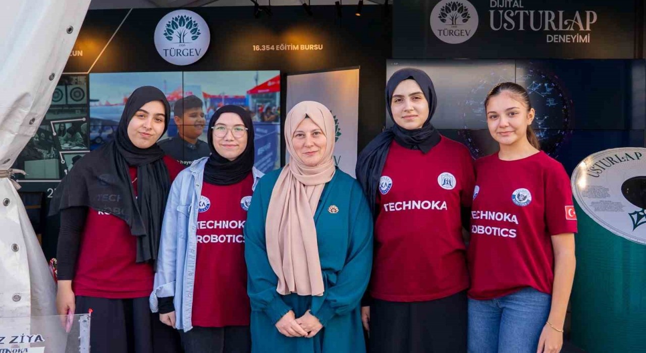 TÜRGEV standı TEKNOFESTte milli gururun merkezi oldu