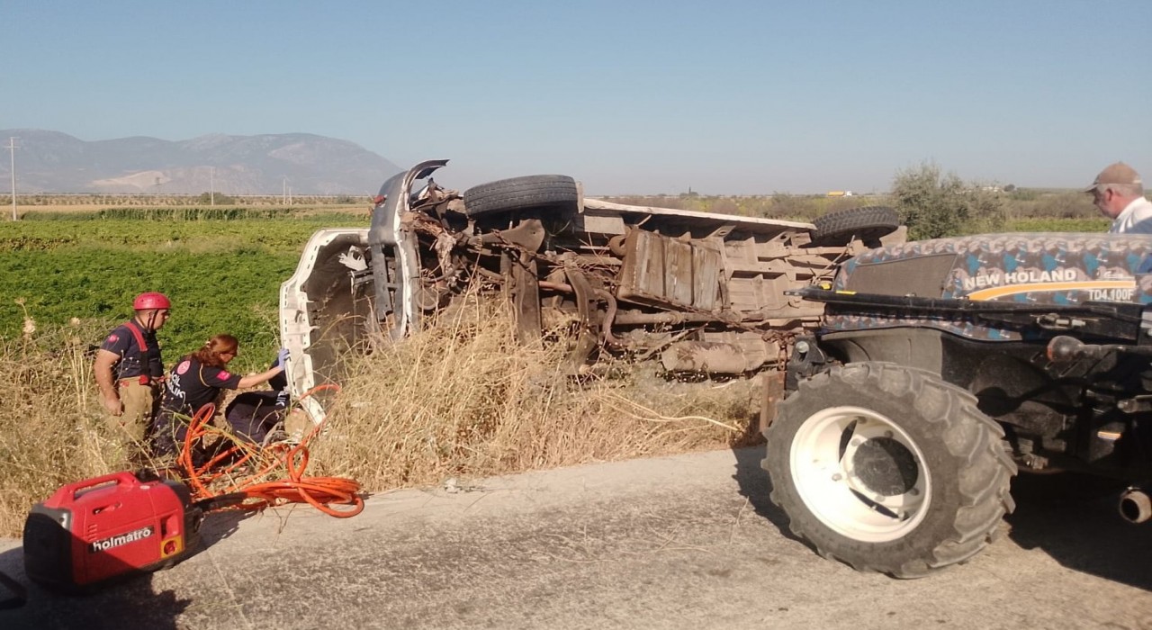 Turgutluda kamyonet takla attı: 2 yaralı