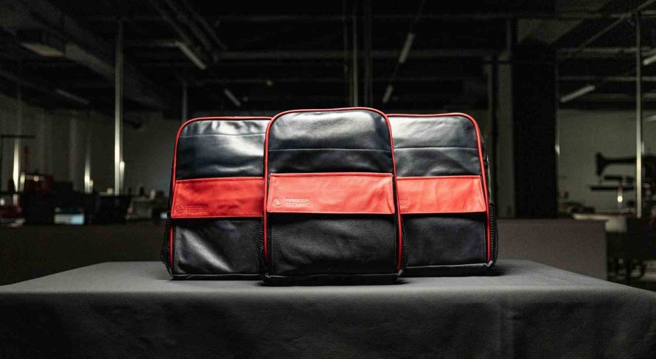 Türk Hava Yolları uçak koltuklarını okul çantalarına dönüştürdü