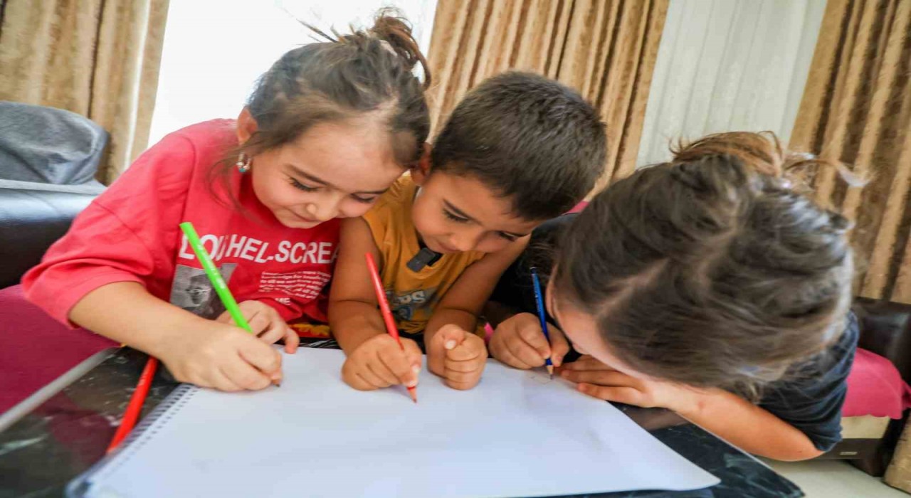 Türk Kızılaydan deprem bölgesindeki 7 bin 107 öğrenciye yardım eli