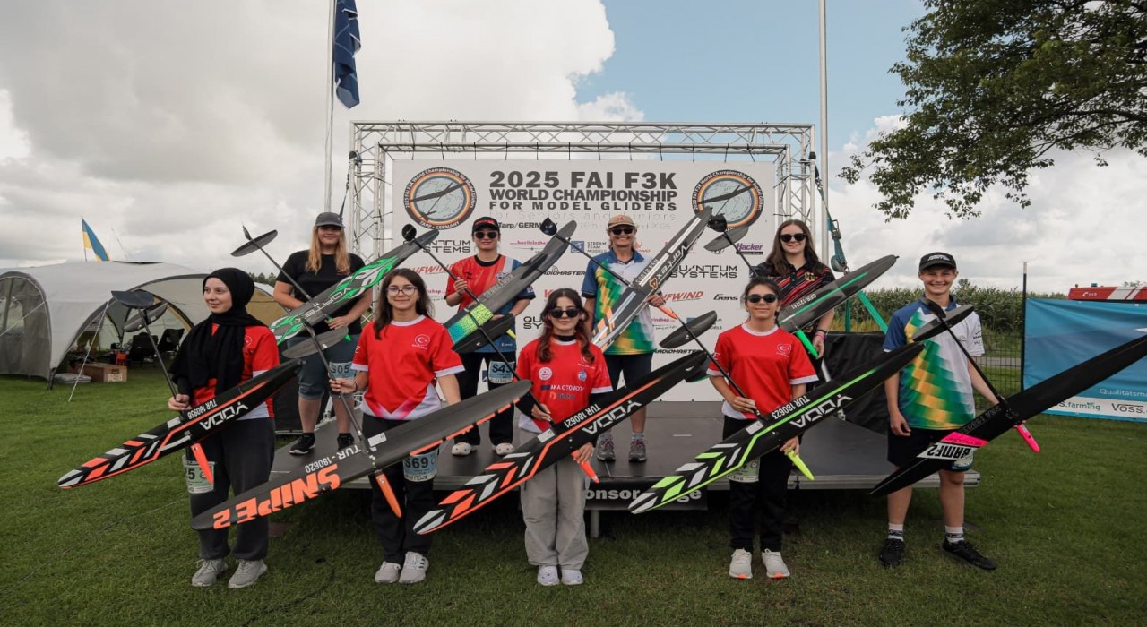 Türk Kızları, Uluslararası Havacılık Yarışmasında ilk üçe girdi