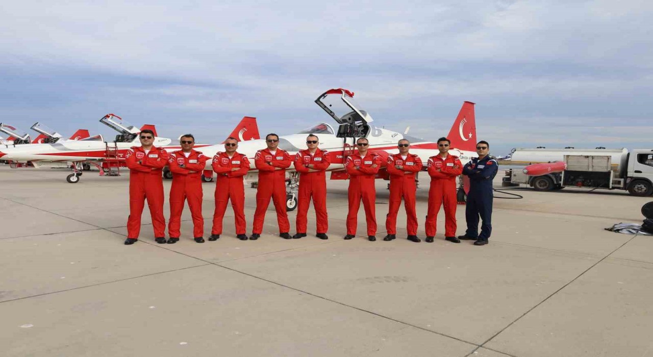 Türk Yıldızlarından Hürjet vurgusu