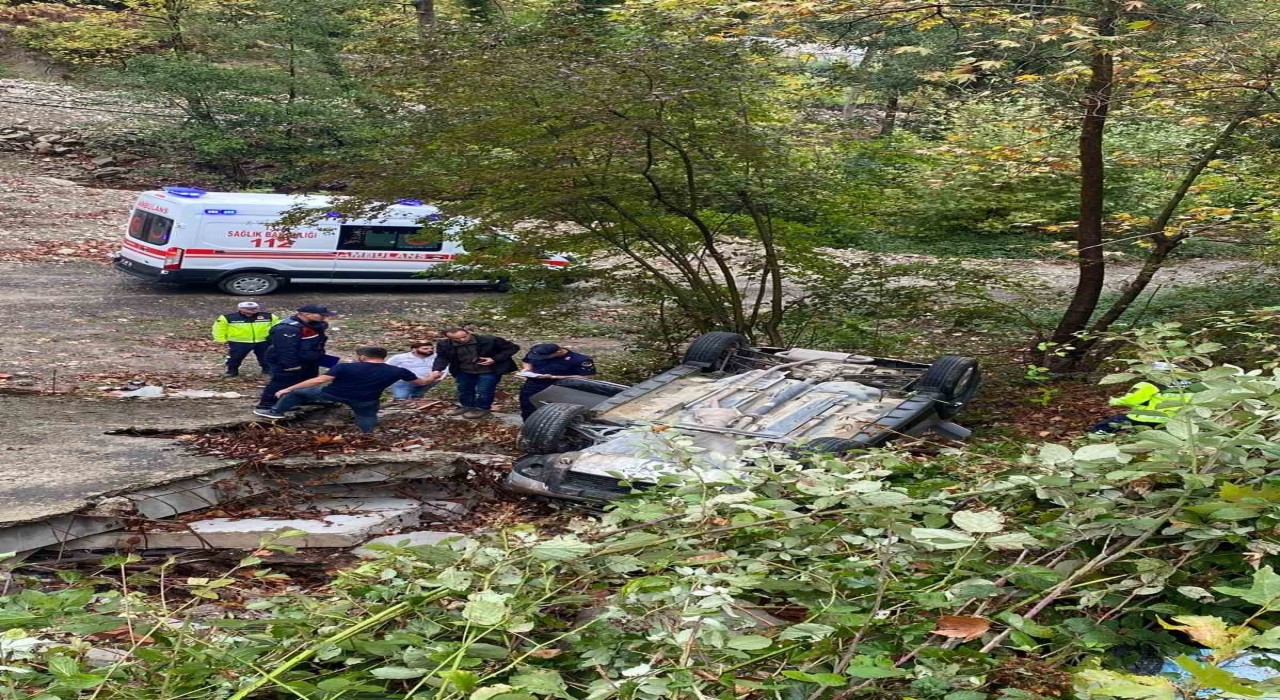 Türkelide otomobil şarampole yuvarlandı: 1 yaralı