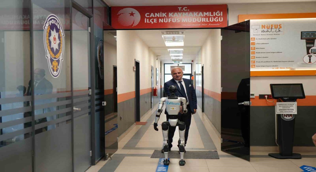 Türkiyede bir ilk: İnsansı robot nüfusa kaydettirildi