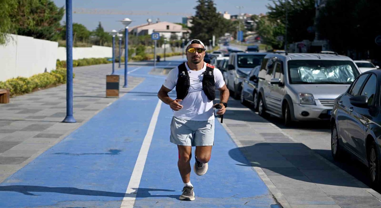 Türkiyeyi dünyaya tanıtmak için başladığı 5 bin kilometrelik ultra maratonda 6ıncı durağı Kuşadası oldu