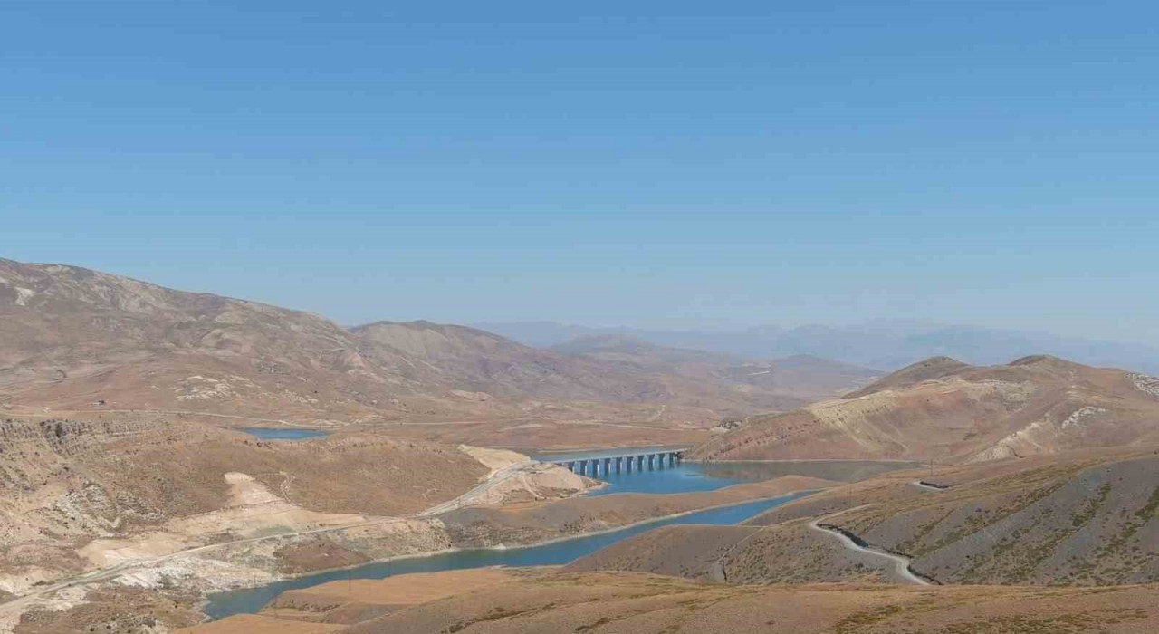 Turnaçayırı Barajı sulamasıyla Erzincanlı çiftçinin yüzü gülecek