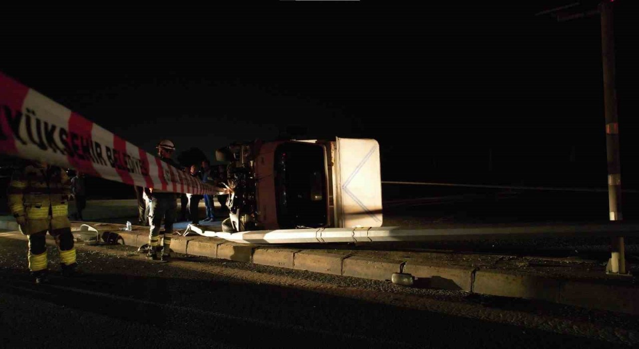 Tuzlada pazardan dönen çift kaza yaptı: 2 yaralı