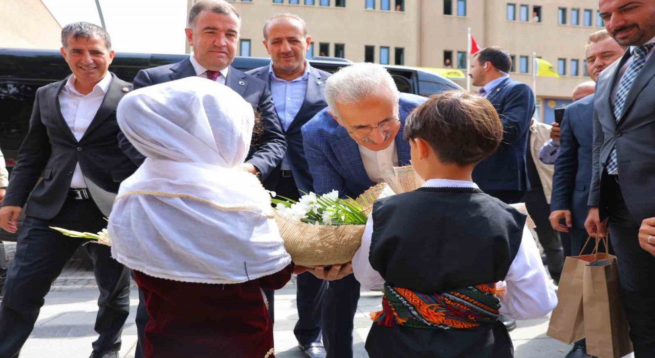 Ulaştırma ve Altyapı Bakanı Uraloğlu Bayburtta