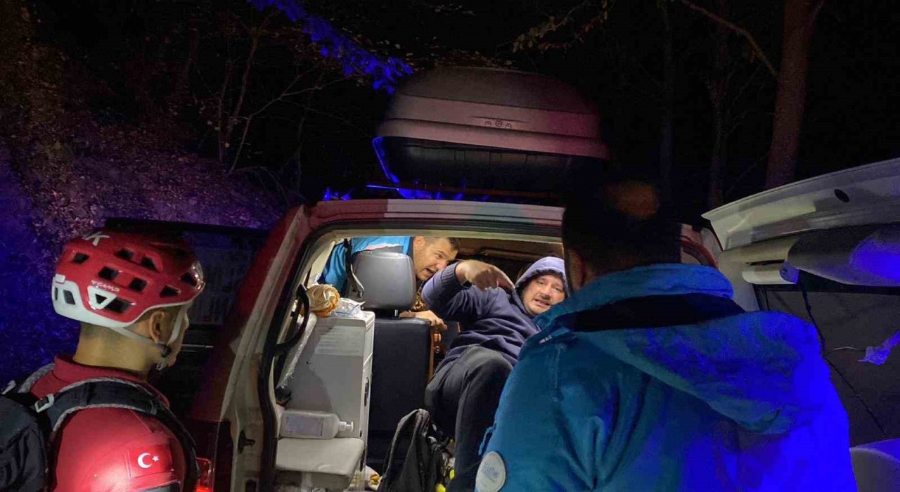 Uludağda mahsur kalan vatandaş kurtarıldı