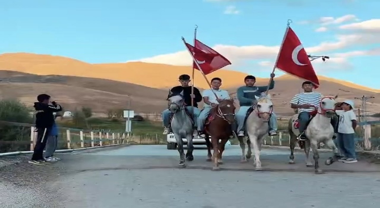 Ulupamirde jandarma komutanına atlı karşılama