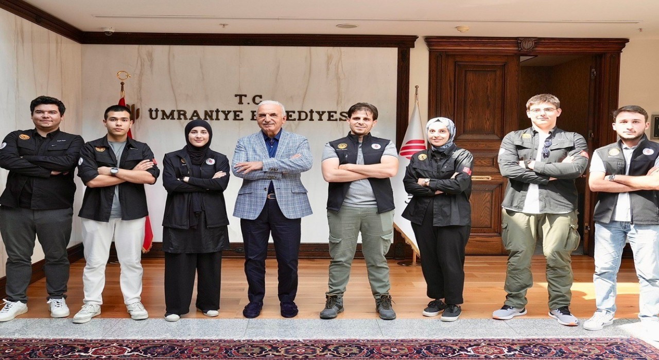 Ümraniye Bilim Merkezi Ankebut Takımına TEKNOFESTten Takım Ruhu ödülü