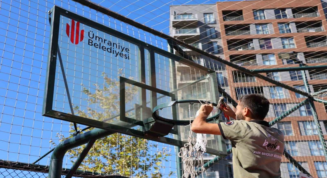 Ümraniyede park ve yeşil alanlarda yenileme çalışmaları devam ediyor