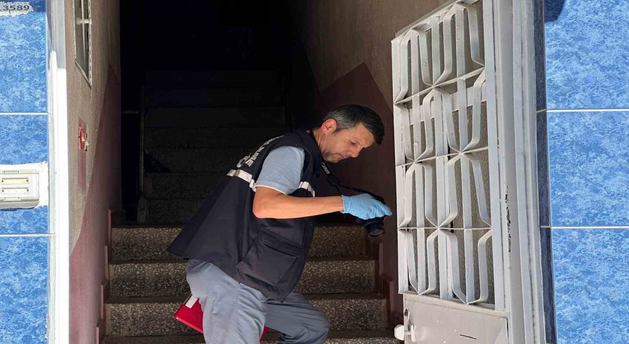 Uşakta haber alınmayan genç evinde ölü bulundu