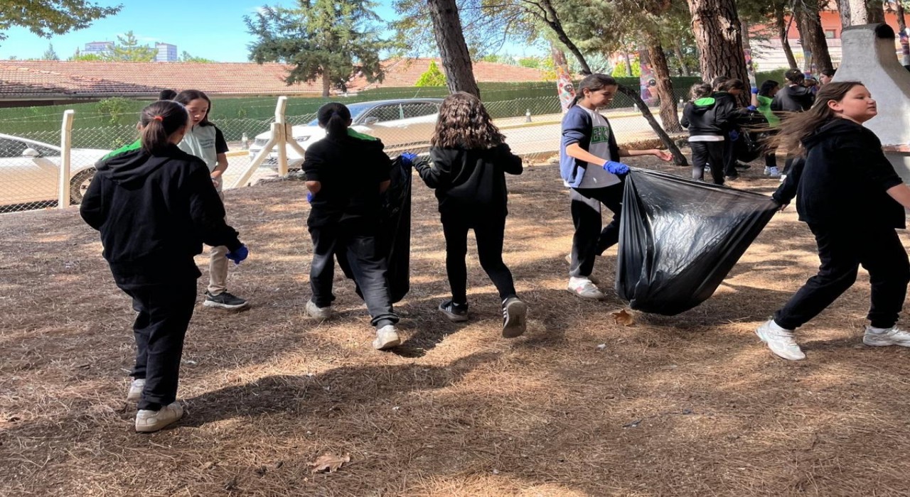 Uşakta Öğrencilerle Dünya Temizlik günü etkinliği