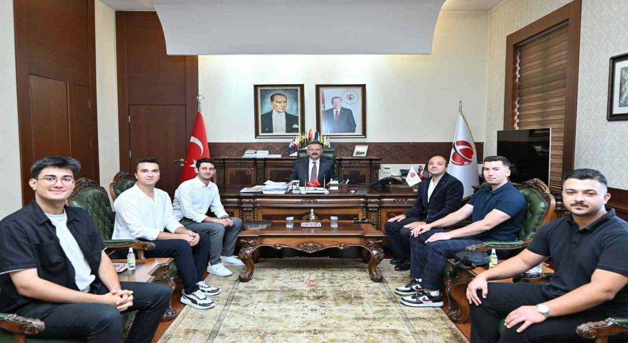 Vali Aksoy, ödüllü Mavera Teknoloji Takımını makamında ağırladı