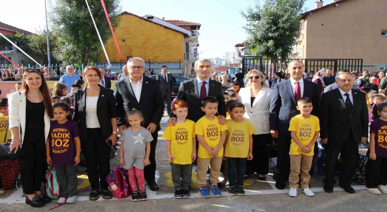 Vali Aktaş, Uşakta ilk ders zilini çaldı
