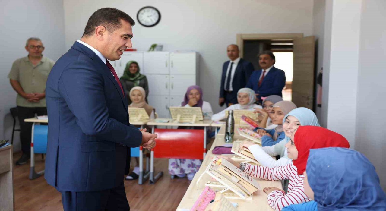 Vali Aslan kız Kuran kursu öğrencileriyle bir araya geldi