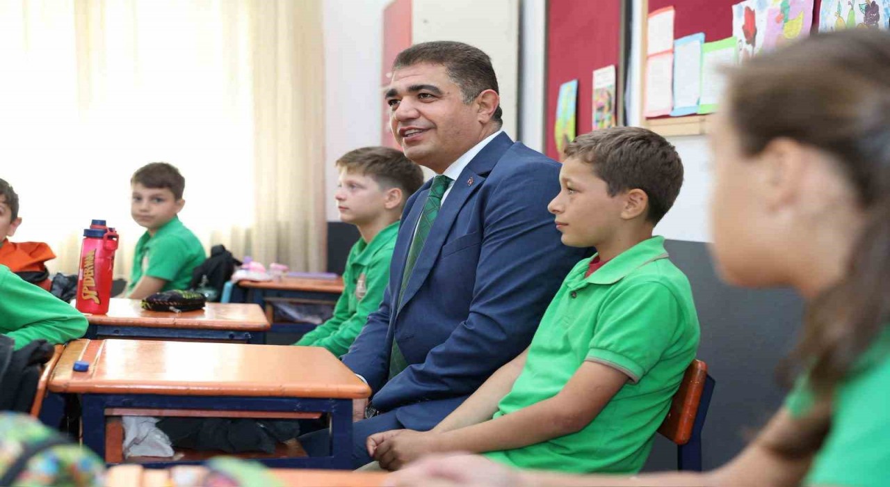 Vali Aslandan yenilenen okula ziyaret