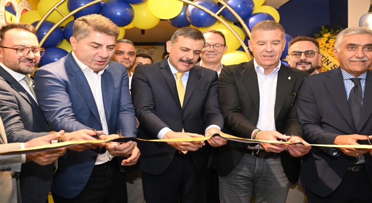 Vali Çiftçi, Erzurum Fenerbahçeliler Derneğinin açılış törenine katıldı