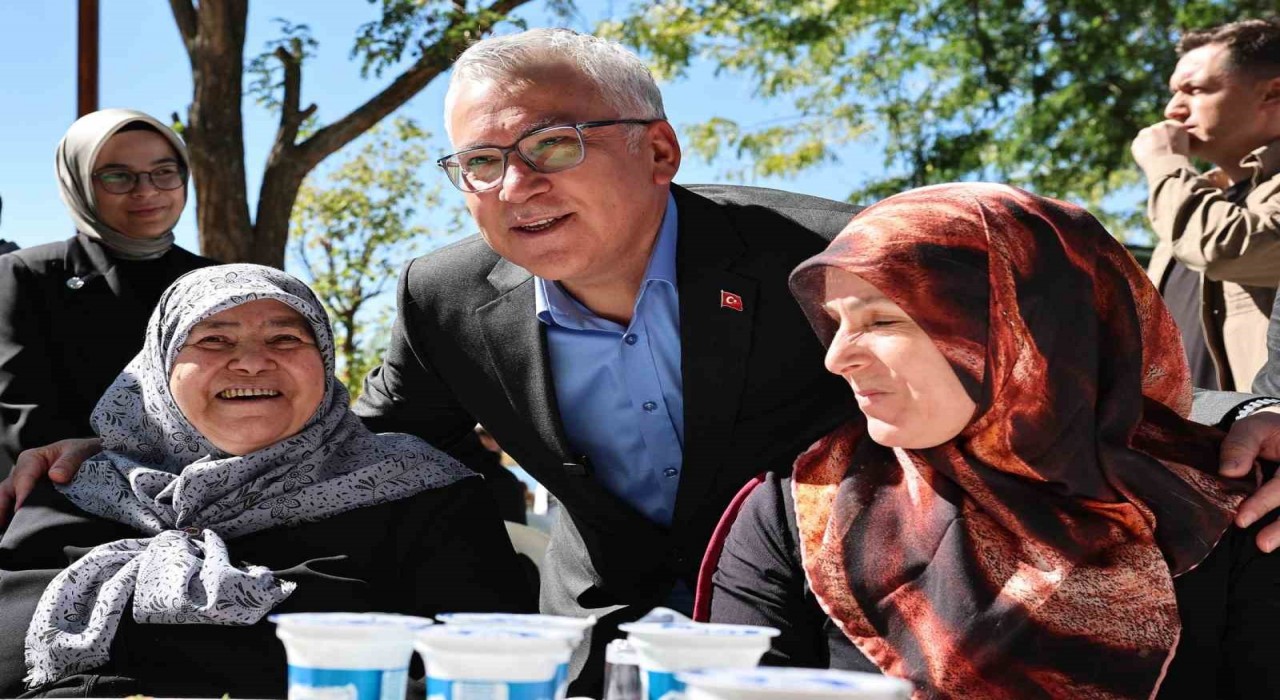 Vali Şimşek, doğal güzelliğiyle öne çıkan Hafik Gölünde şehit aileleriyle buluştu