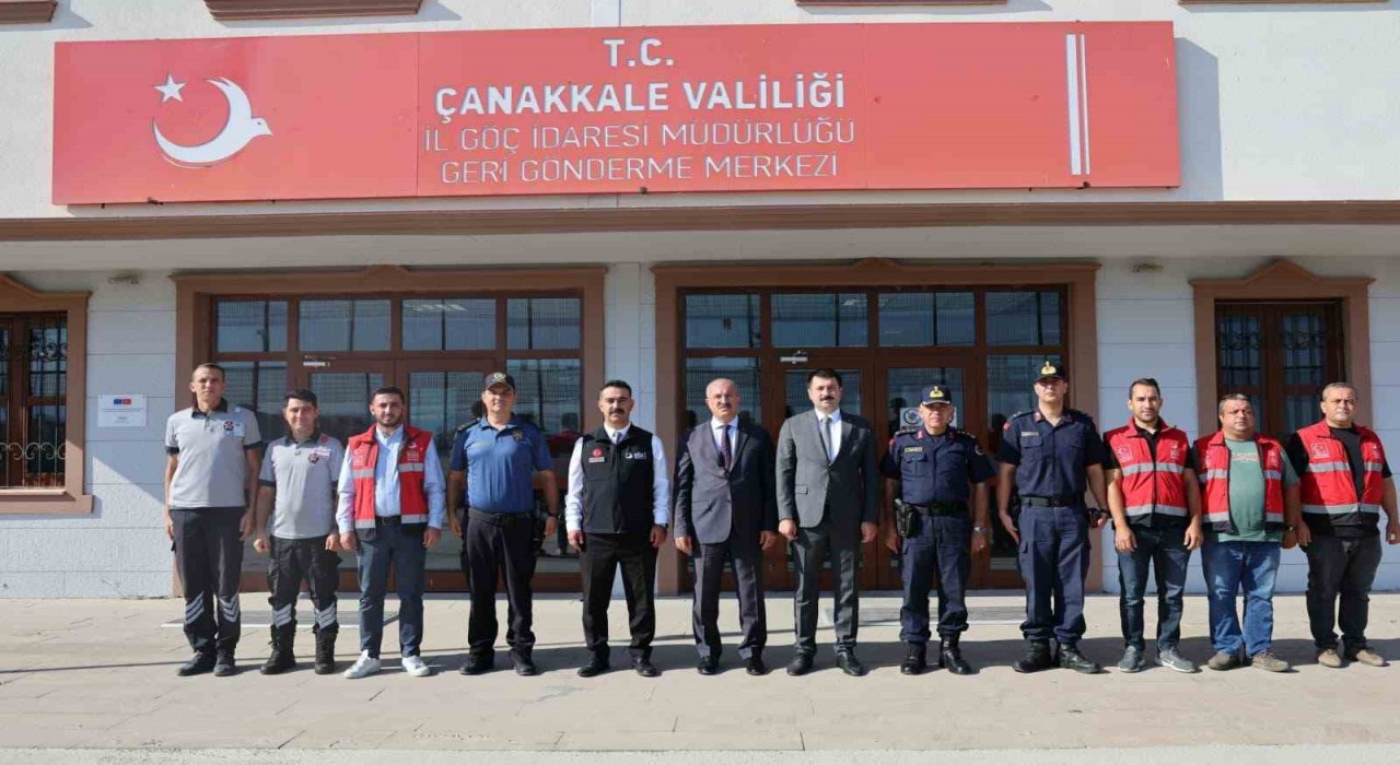 Vali Toraman, Düzensiz Göçmen Ön Kabul ve Sevk Merkezinde incelemelerde bulundu