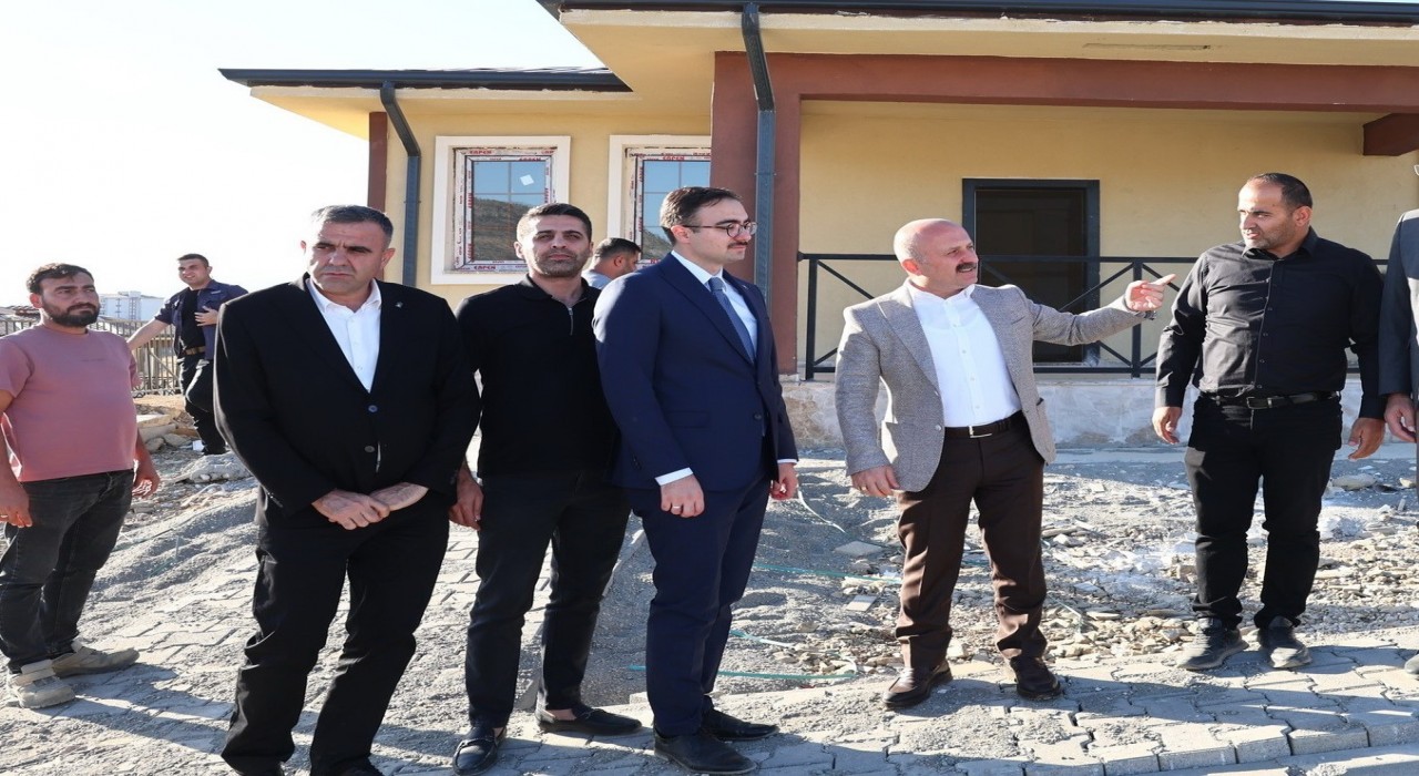 Vali Varol, Sincikte yapımı tamamlanan köy evlerini inceledi